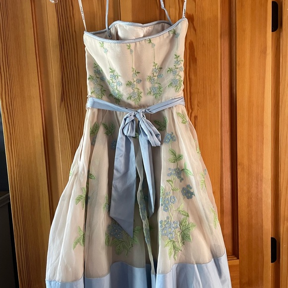 Floral Embroidered Dress in Blue and Green - Picture 2 of 3